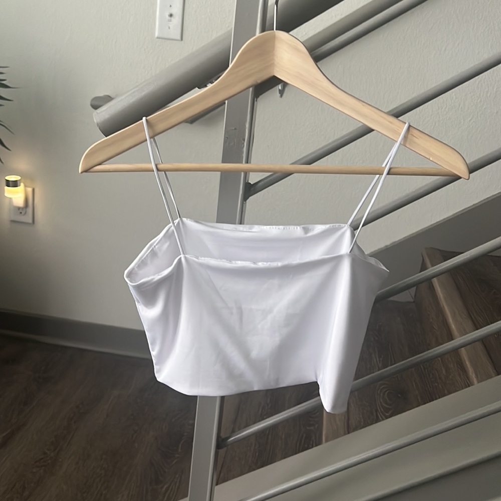 NWOT White Cropped Tank Top. L